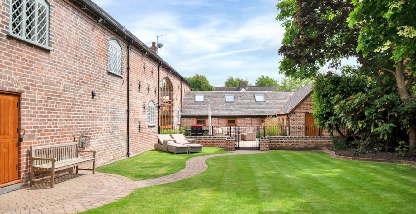 5 bedroom Barn Conversion for sale in Moat House Mill Barn, Barn End
