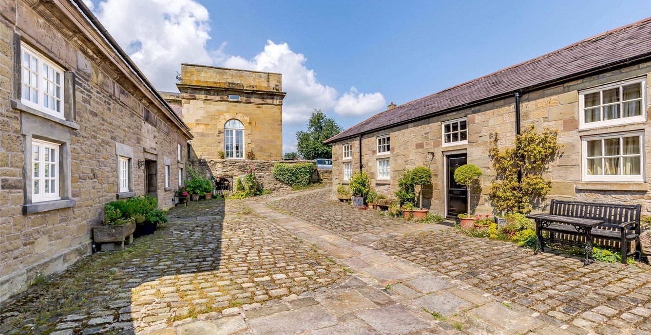 2 bedroom Mews for sale in Saddlers Cottage, 5, Chapel Court, Wynnstay