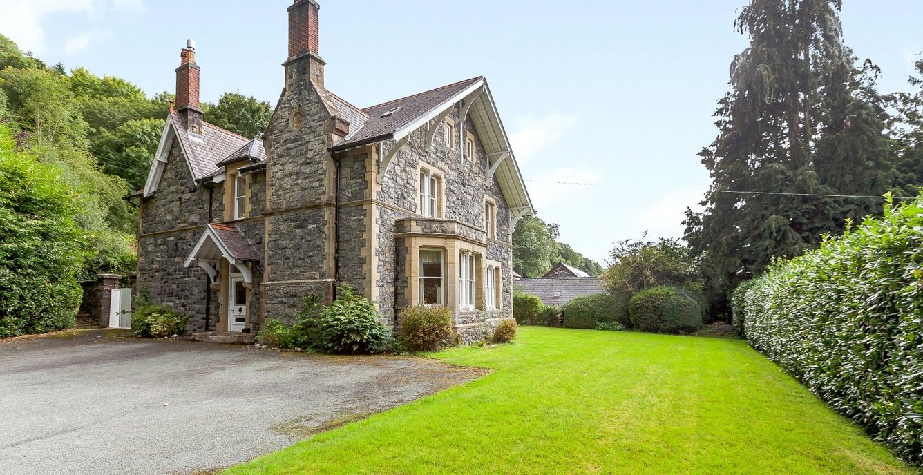 6 bedroom House for sale in Ty Isa, Holyhead Road, Corwen, Denbighshire