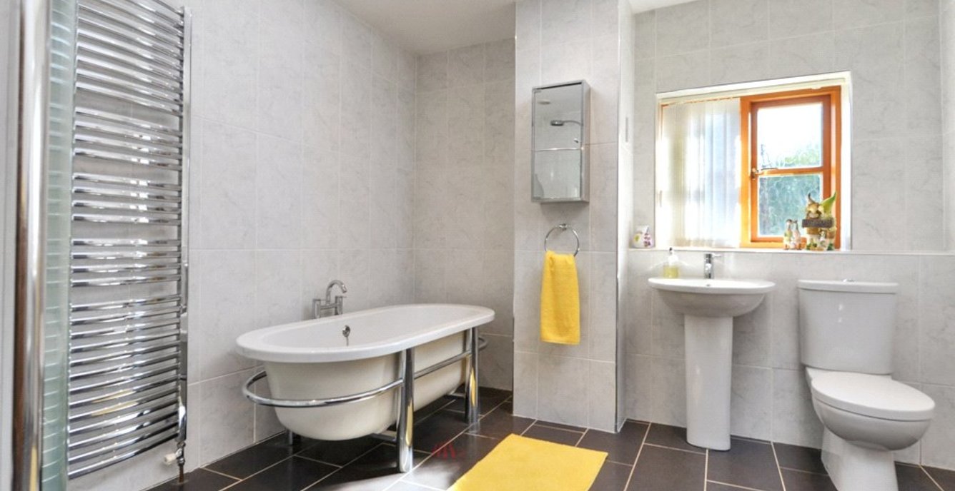 4 bedroom House for sale in Newfield Green Farm, Marchington Woodlands