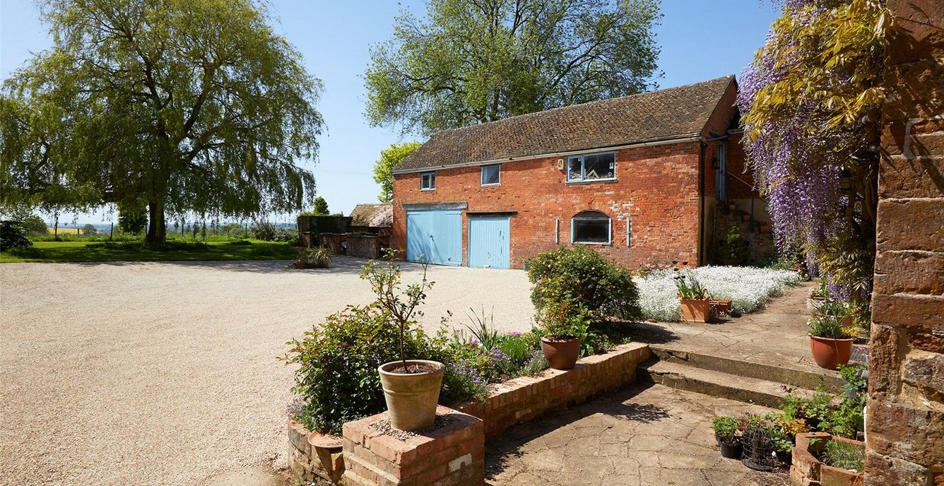 6 bedroom House for sale in Castle Farmhouse, Overthorpe, Overthorpe