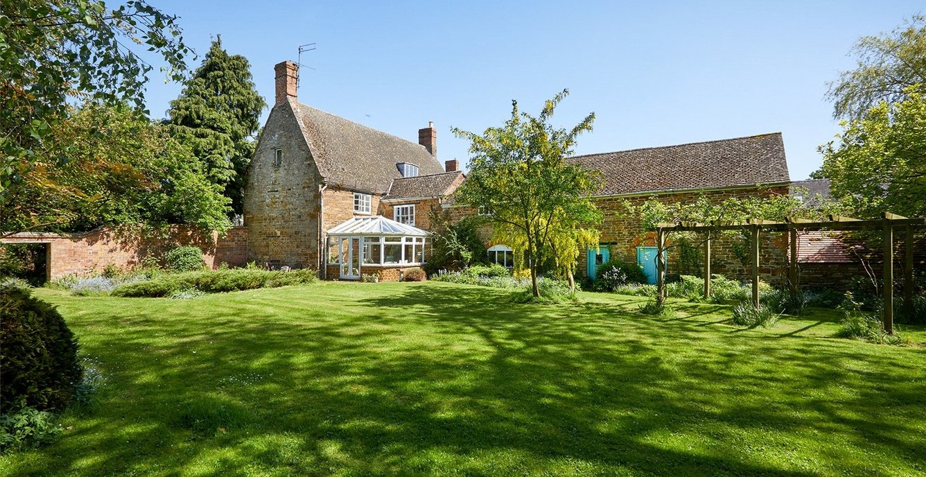 6 bedroom House for sale in Castle Farmhouse, Overthorpe, Overthorpe