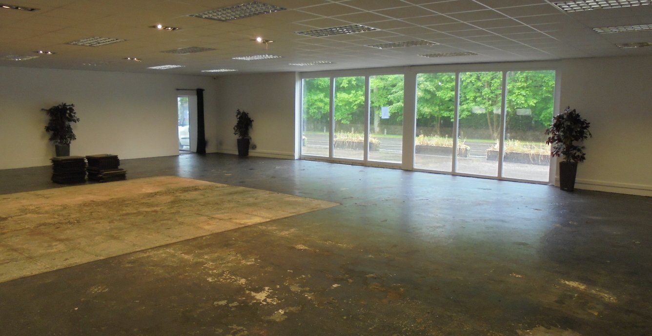 Car Forecourt, Retail, Land, Warehouse/Store to let in Parkside Garage