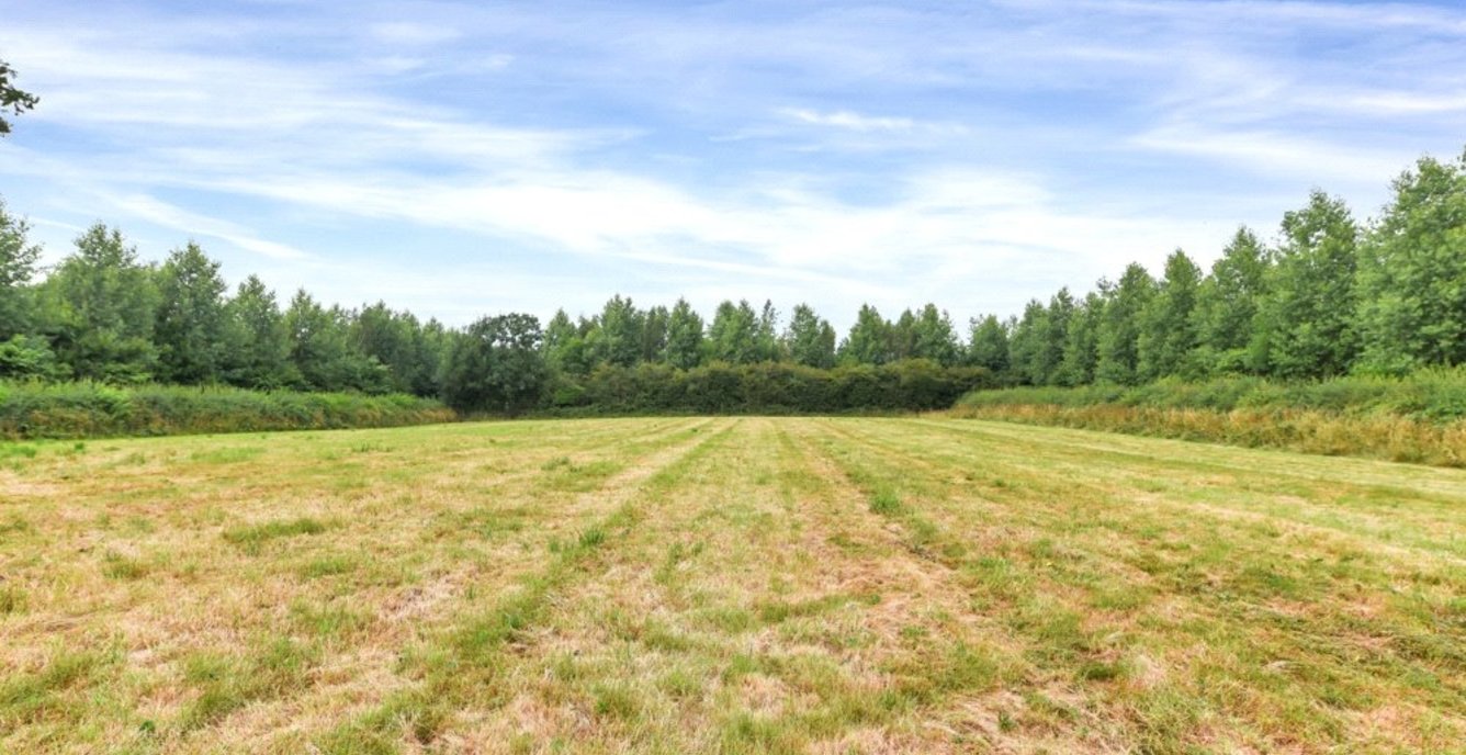 4 bedroom House for sale in Barleyfields, Stoneyford, Barton under