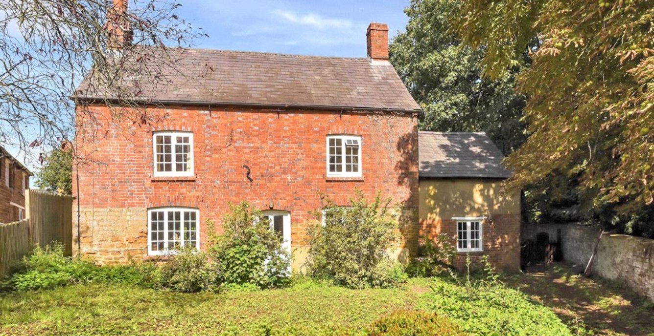 4 bedroom House for sale in St Hilda's Cottage, 8, The Green, Creaton