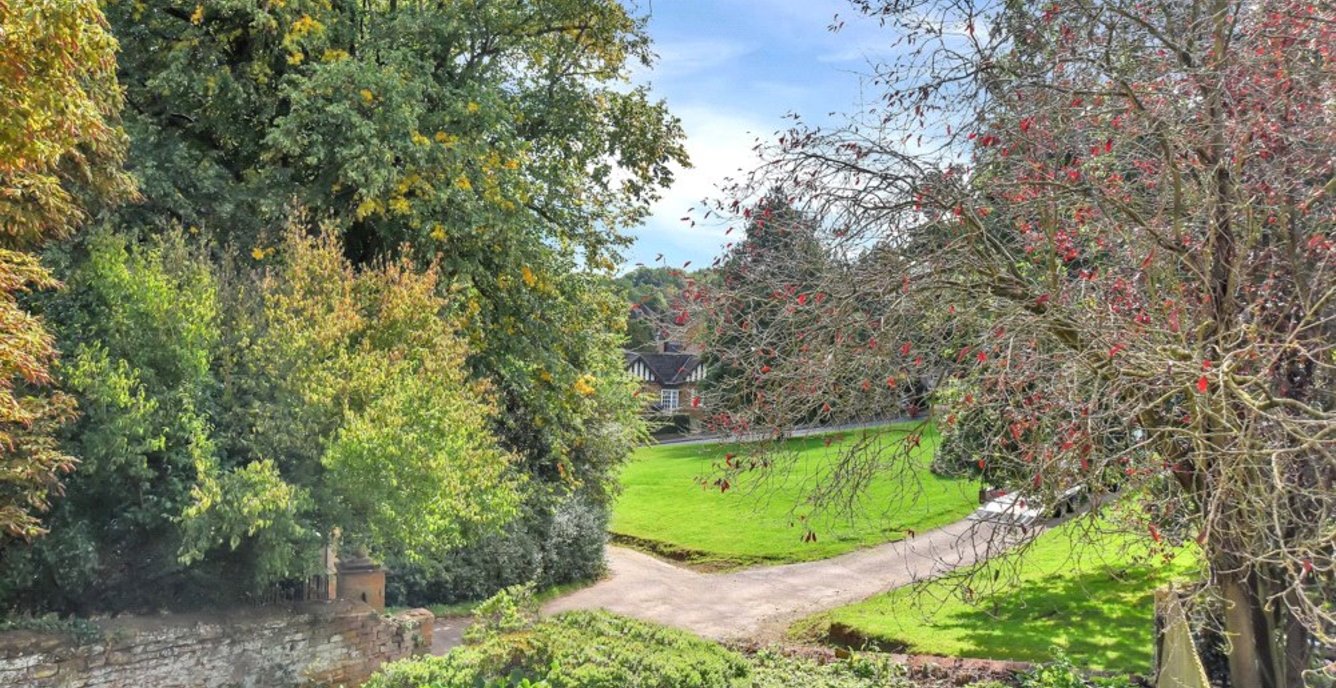 4 bedroom House for sale in St Hilda's Cottage, 8, The Green, Creaton