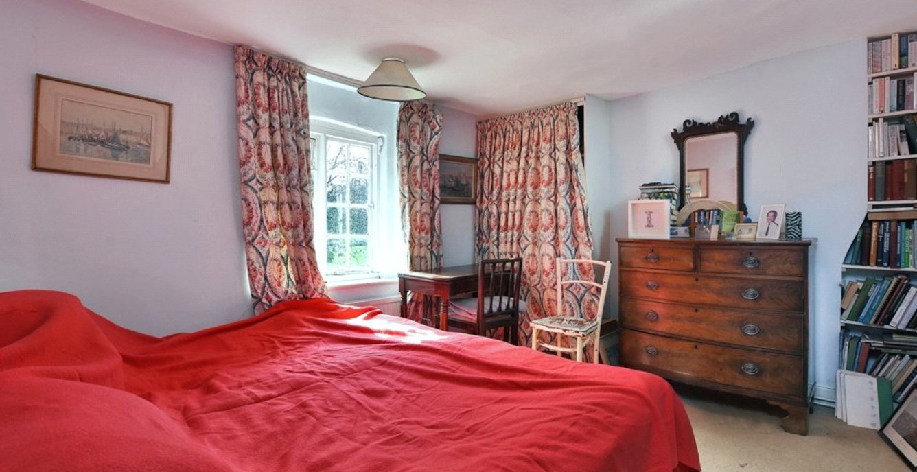 4 bedroom House for sale in St Hilda's Cottage, 8, The Green, Creaton