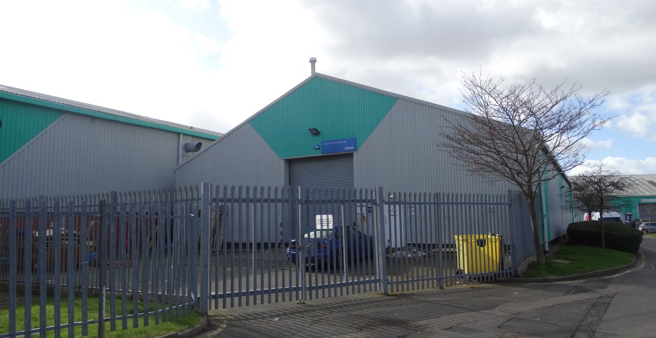 Warehouse/Store, Industrial to let in Unit 1516, Hale Trading Estate