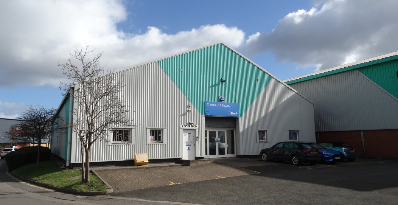 Warehouse/Store, Industrial to let in Unit 1516, Hale Trading Estate
