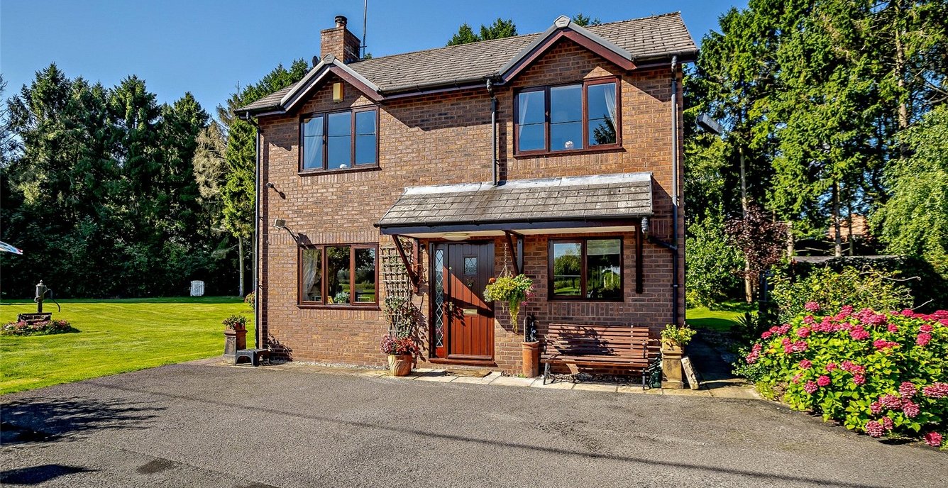 4 bedroom House for sale in Firwood Farm, Wrexham Road, Pulford