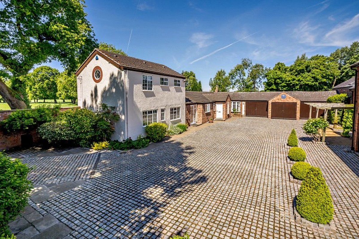 4 bedroom House for sale in Oak Tree Cottage, Badgers Rake Lane, Little