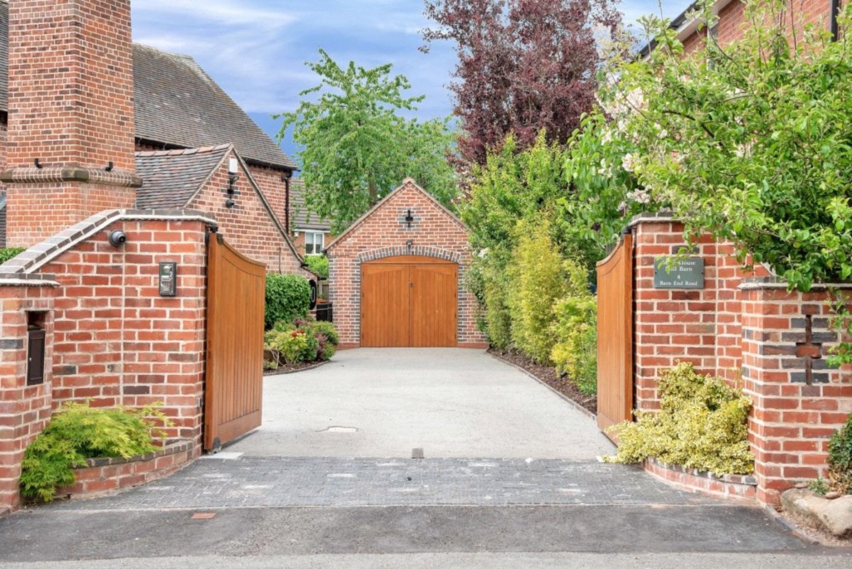 5 bedroom Barn Conversion for sale in Moat House Mill Barn, Barn End