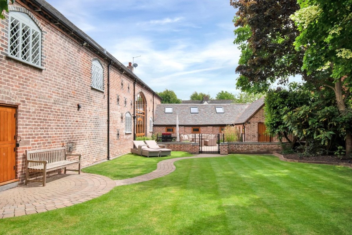 5 bedroom Barn Conversion for sale in Moat House Mill Barn, Barn End