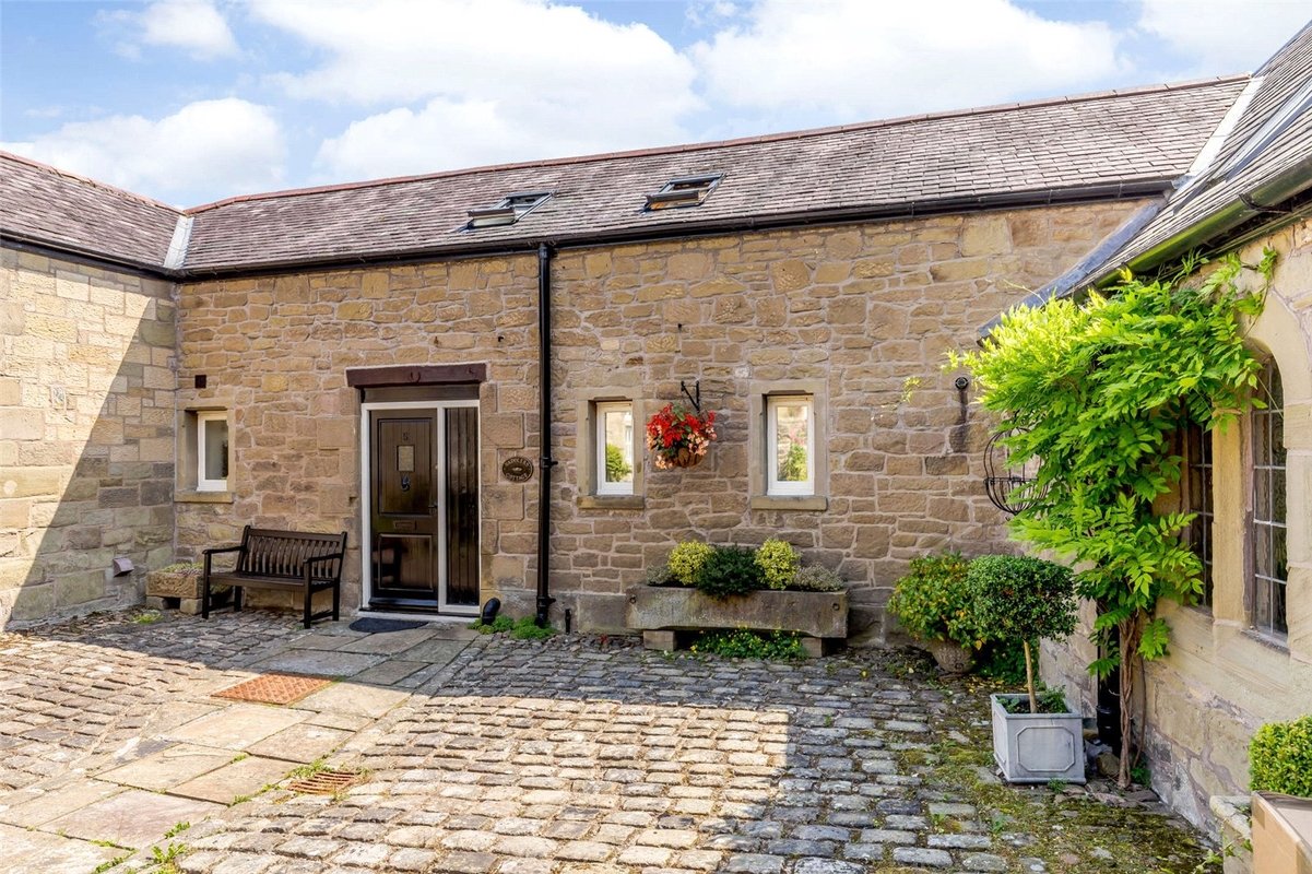 2 bedroom Mews for sale in Saddlers Cottage, 5, Chapel Court, Wynnstay