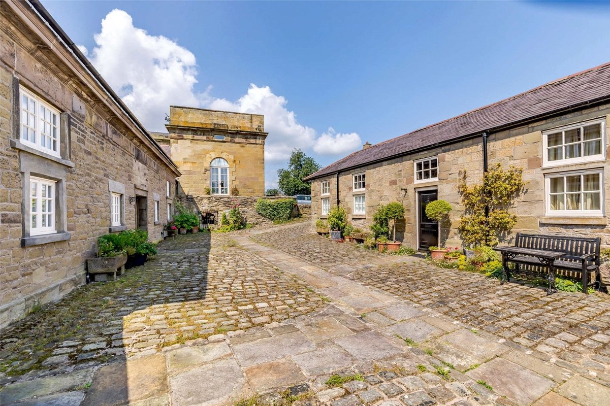 2 bedroom Mews for sale in Saddlers Cottage, 5, Chapel Court, Wynnstay