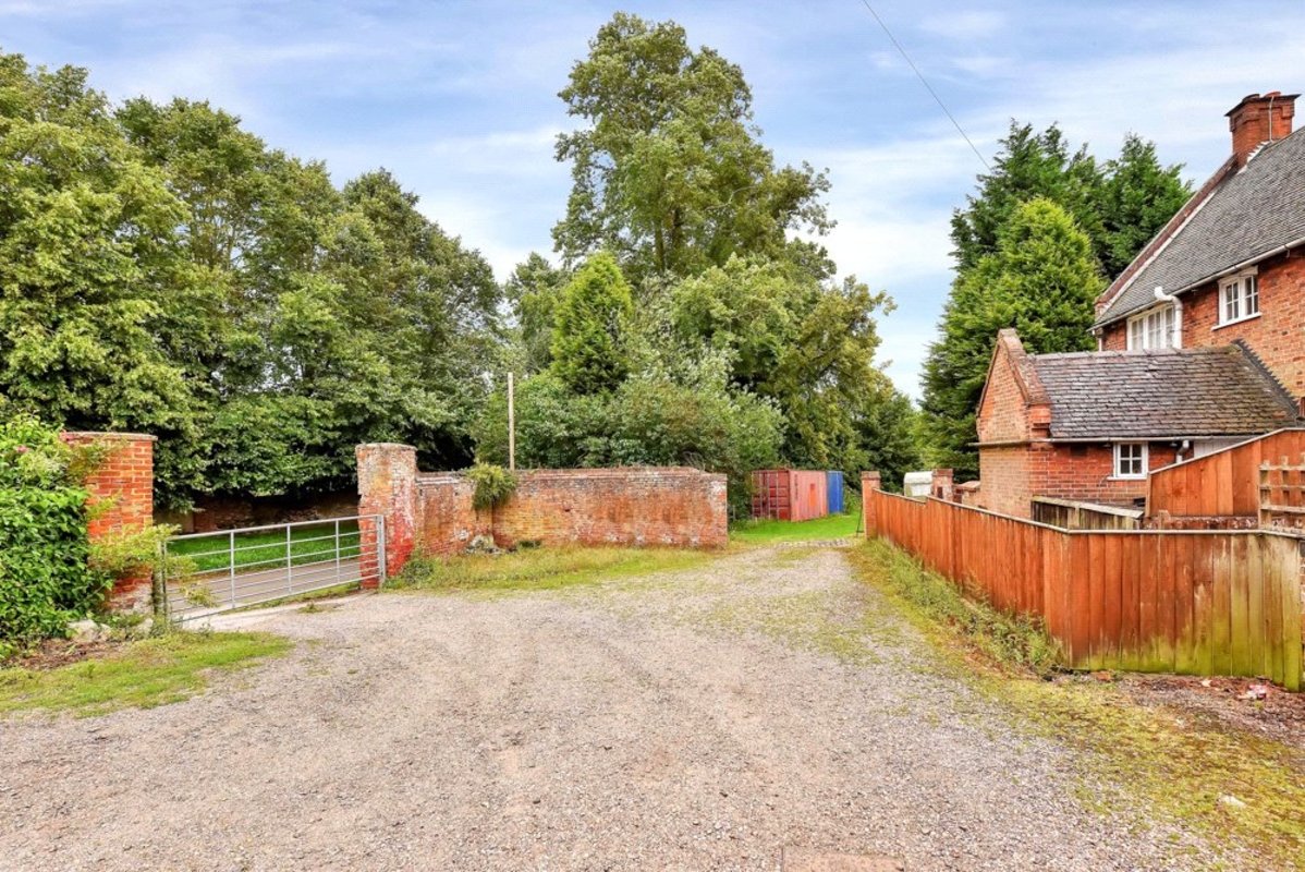 3 bedroom House for sale in Lot 2, 42, Church Street, Netherseal