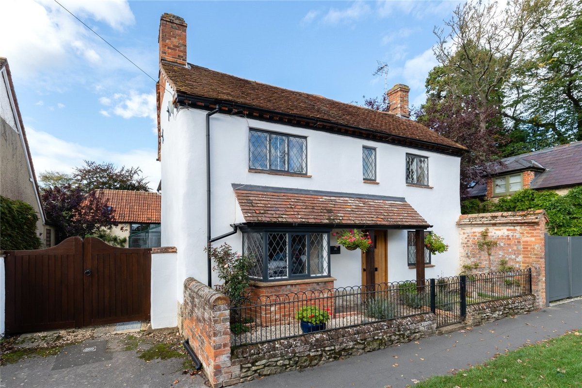 House For Sale In Old Barn Cottage 25 Churchway Haddenham