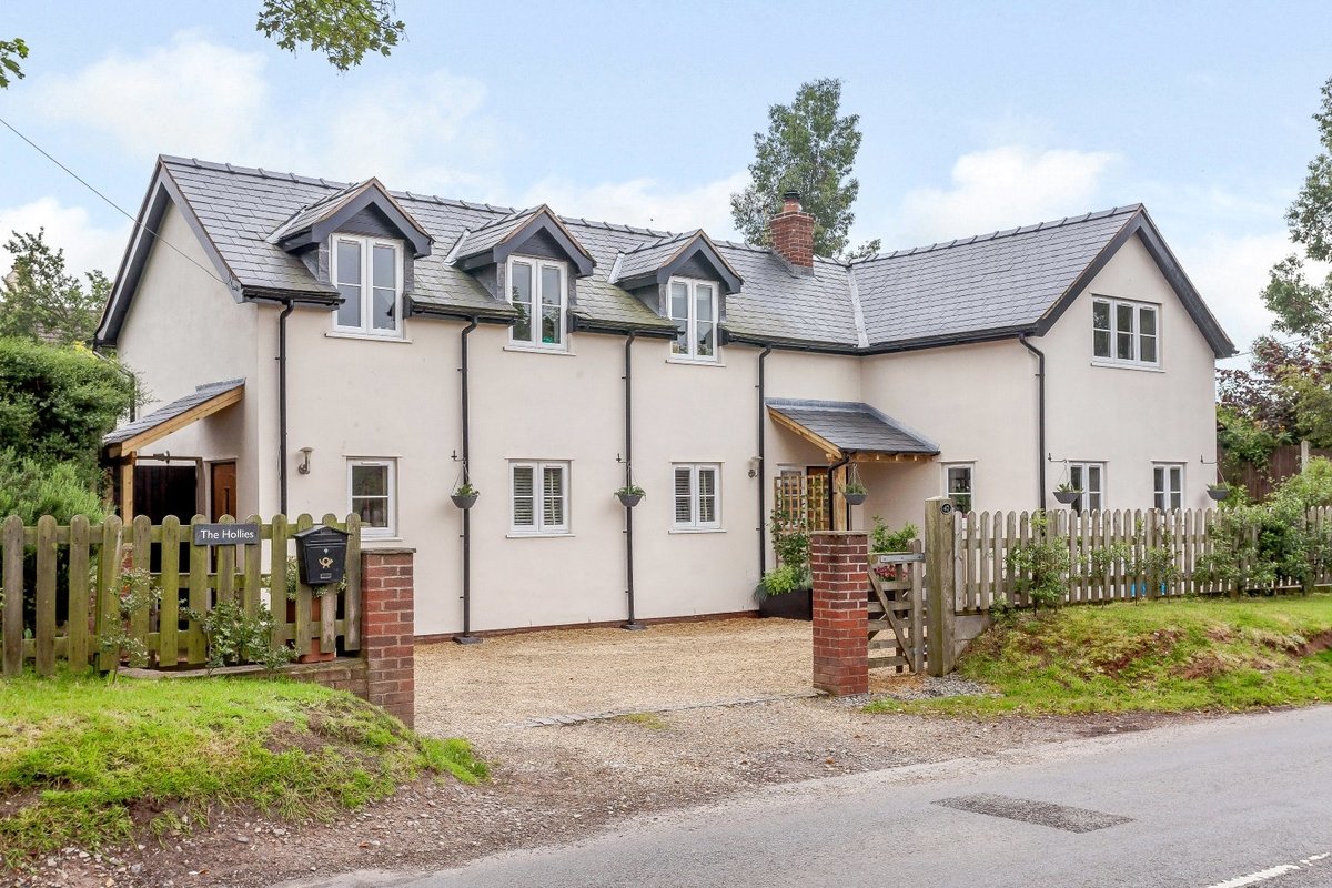 4 bedroom House for sale in The Hollies, Cross O'Th Hill Road, Nomans