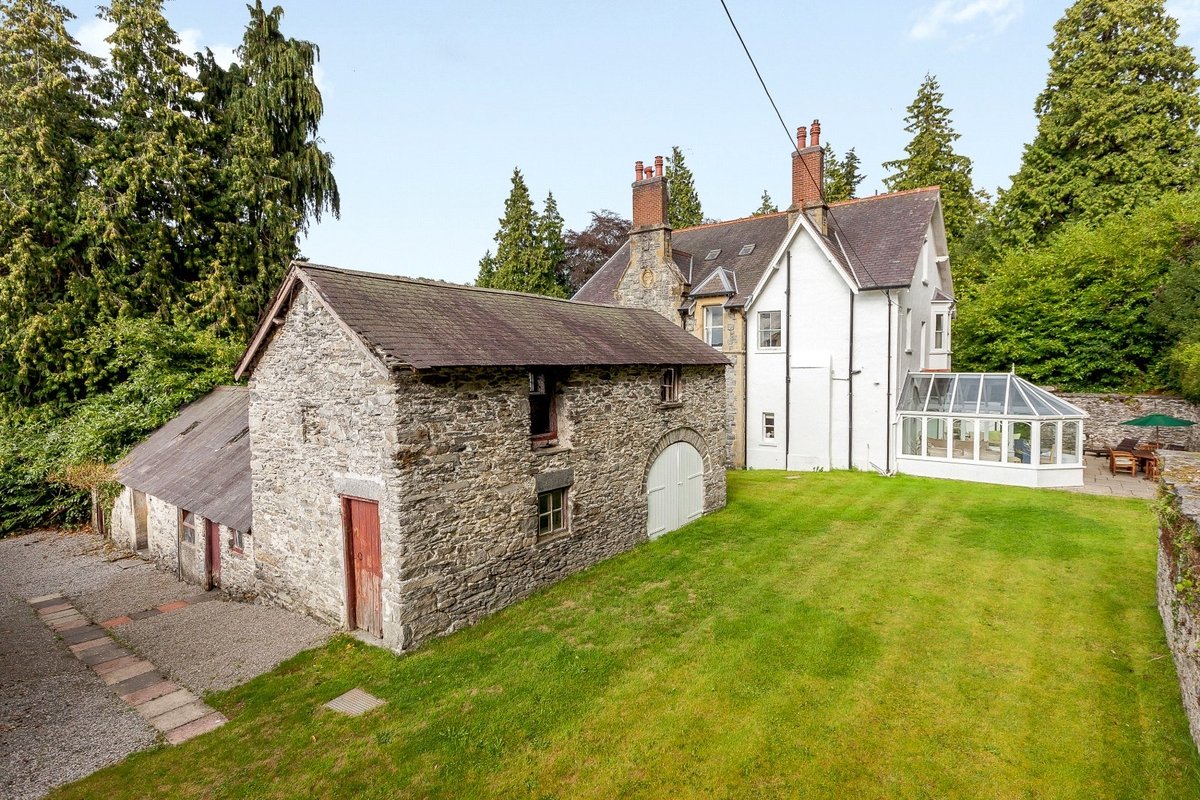 6 bedroom House for sale in Ty Isa, Holyhead Road, Corwen, Denbighshire