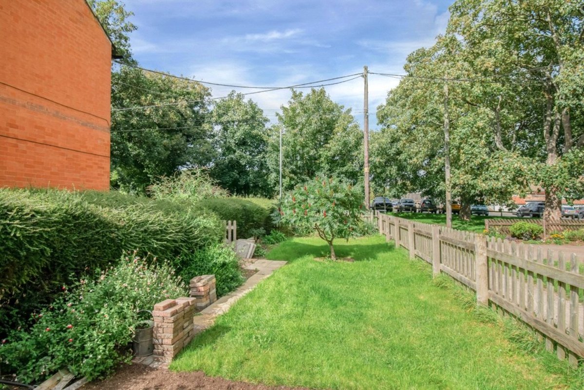 2 bedroom House for sale in 13 King Edward Cottages, Kettering Road