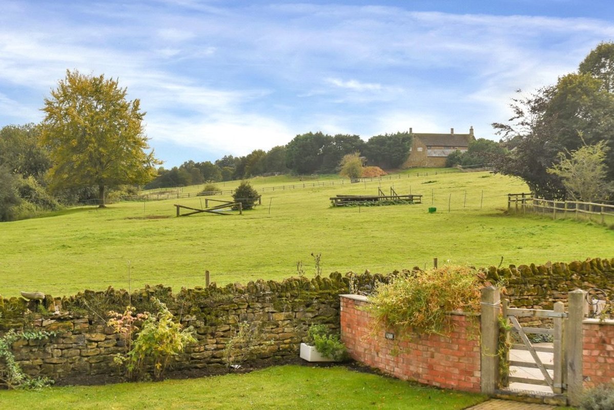 House for sale in End Cottage, 8, Lower Road, Stoke Albany, Market