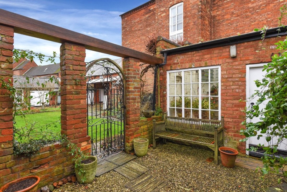 5 bedroom House for sale in The Old Homestead, Lutterworth Road