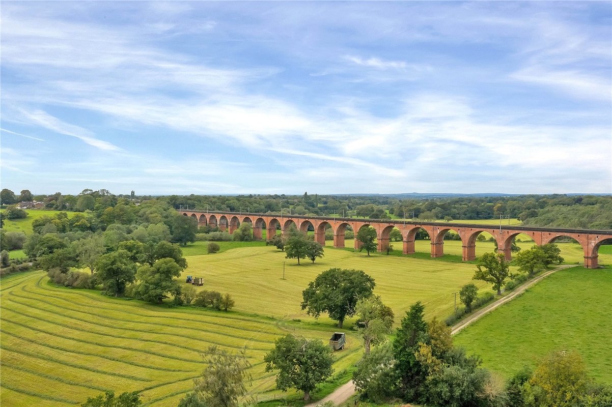 4 bedroom Farm House for sale in Saltersford Farm, Macclesfield Road
