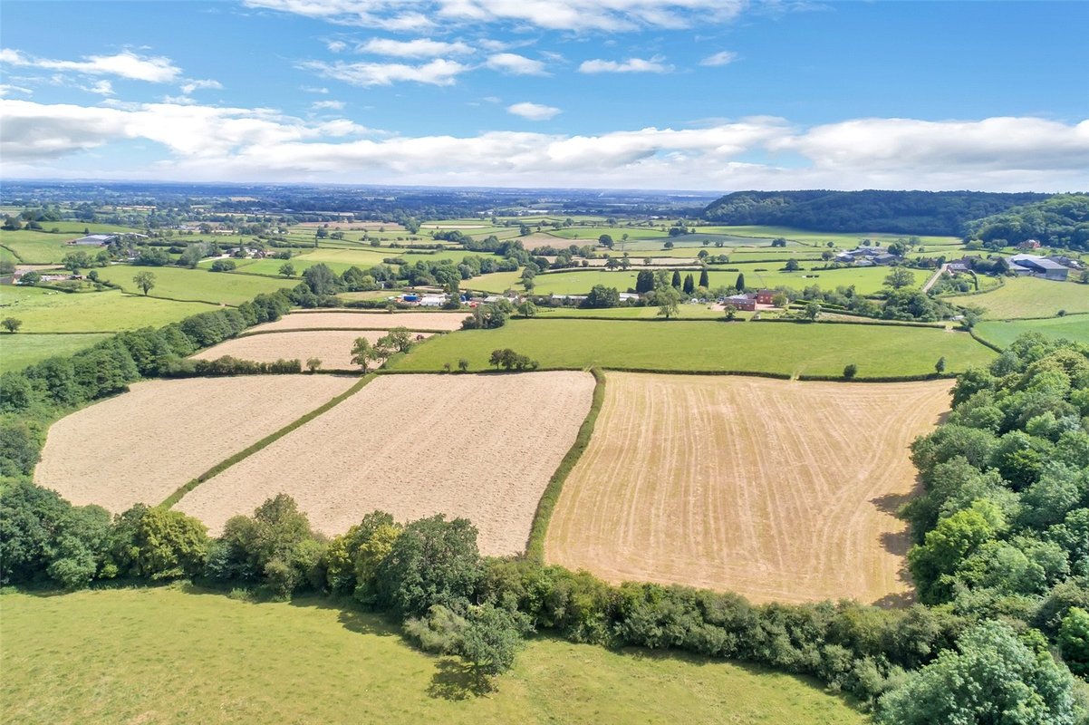 4 bedroom House for sale in Newfield Green Farm, Marchington Woodlands