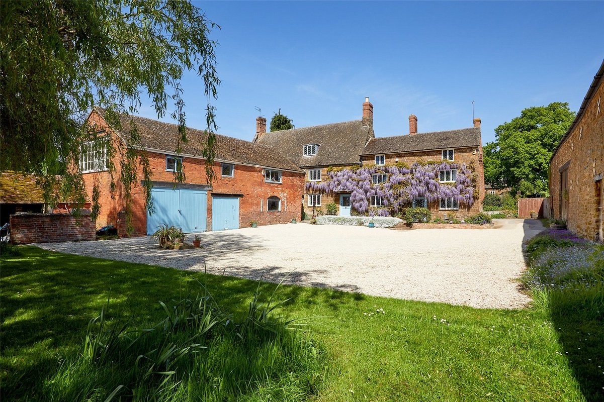 6 bedroom House for sale in Castle Farmhouse, Overthorpe, Overthorpe