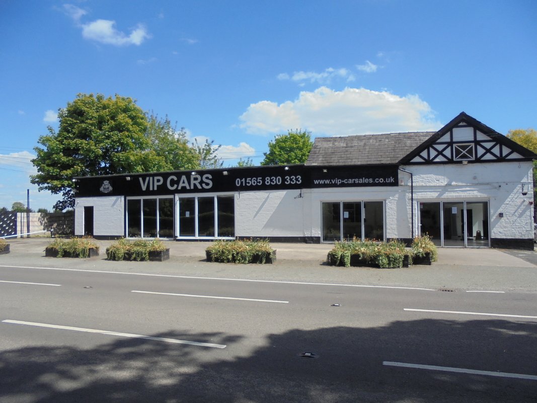 Car Forecourt, Retail, Land, Warehouse/Store to let in Parkside Garage