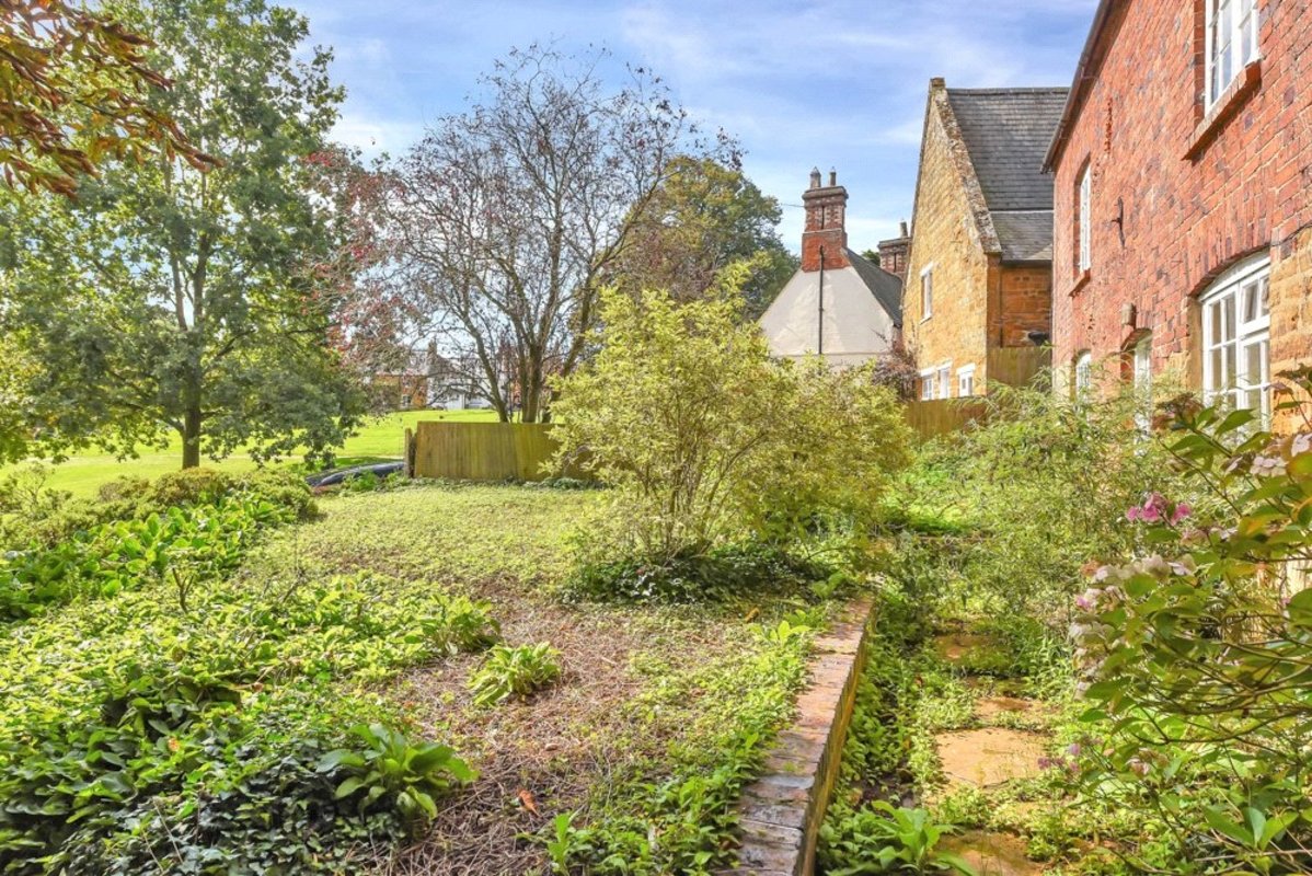 4 bedroom House for sale in St Hilda's Cottage, 8, The Green, Creaton