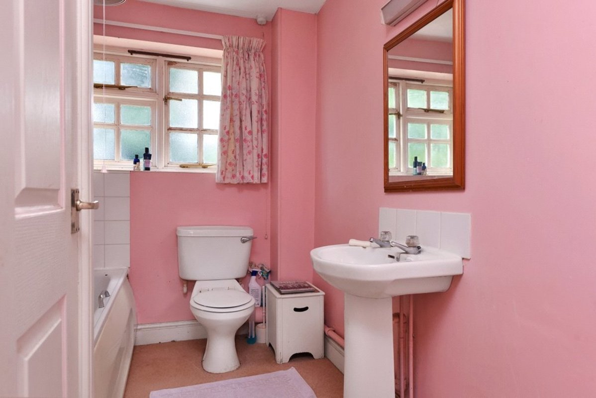 4 bedroom House for sale in St Hilda's Cottage, 8, The Green, Creaton