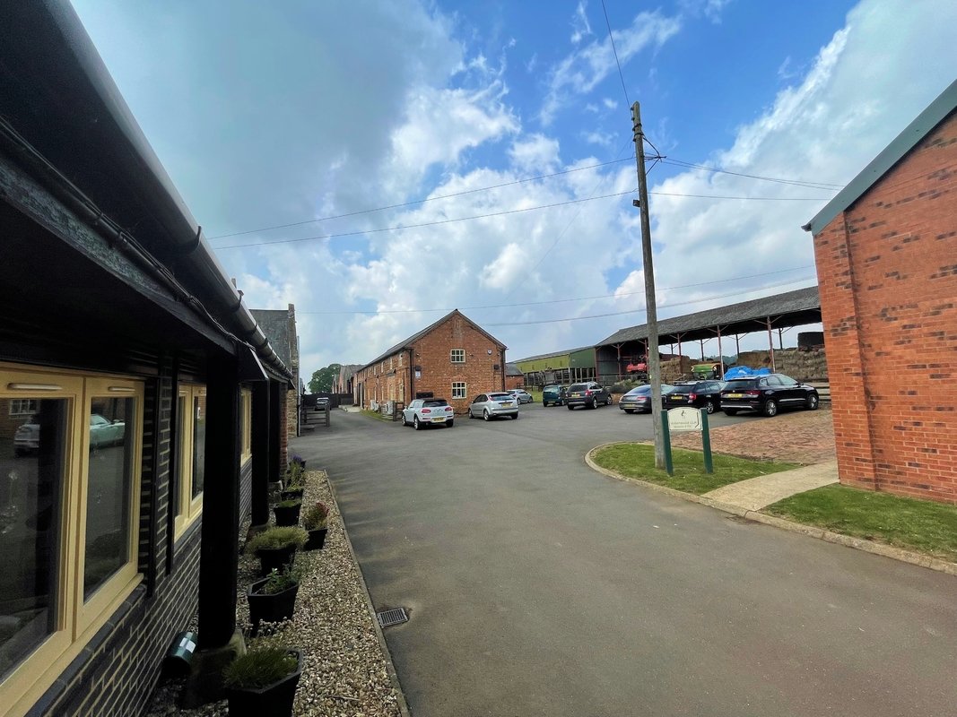 Office, Car Parking to let in Units 16, South Lodge Offices