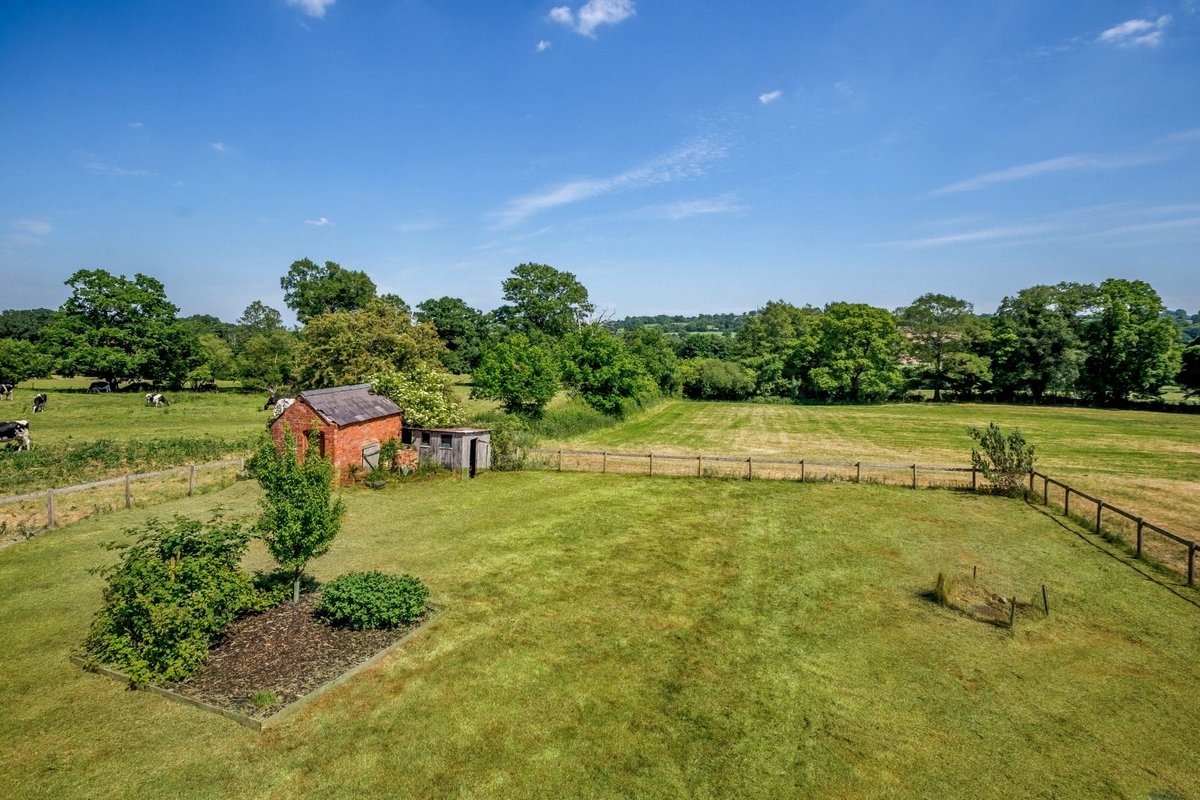 2 bedroom House for sale in Canaan Cottage, Wobbs Lane, Tushingham, Whitchurch, Cheshire, SY13