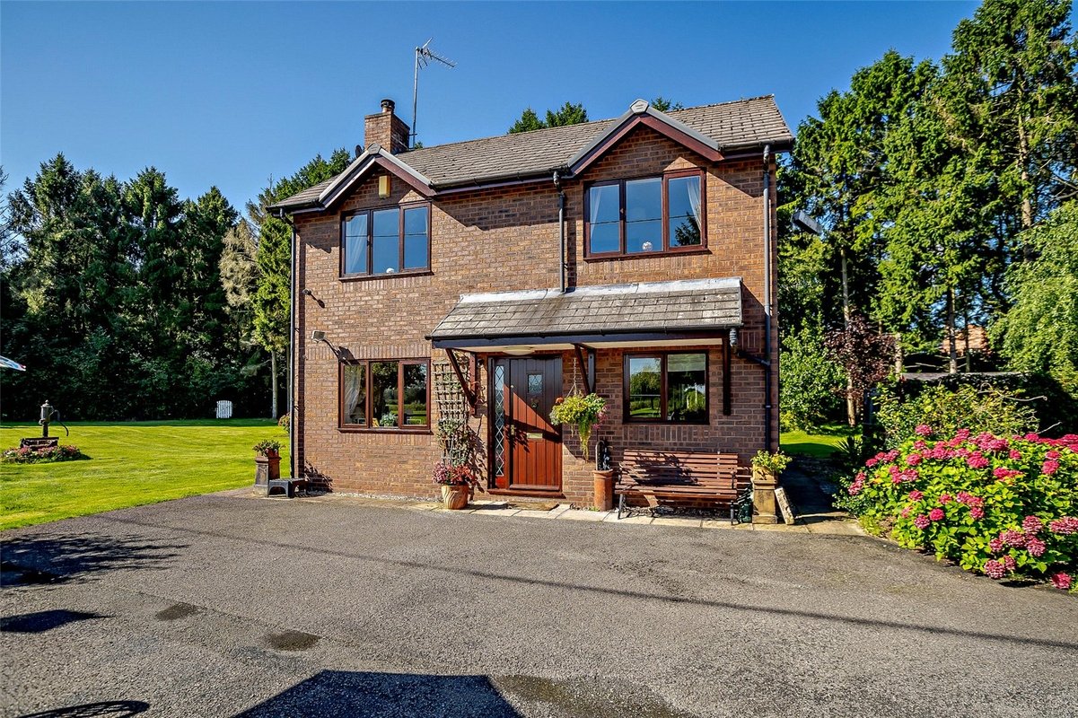4 bedroom House for sale in Firwood Farm, Wrexham Road, Pulford